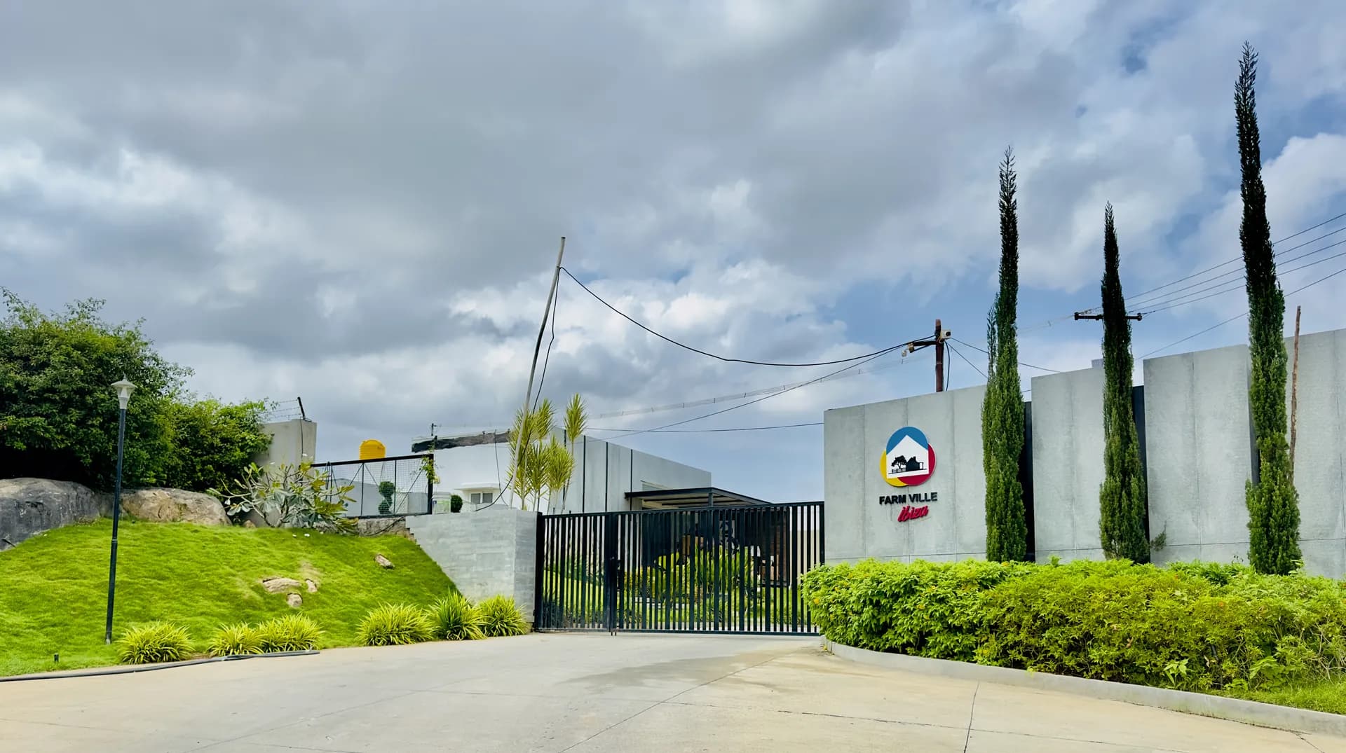 Entrance and Parking 1 at Soul Club, Bengaluru